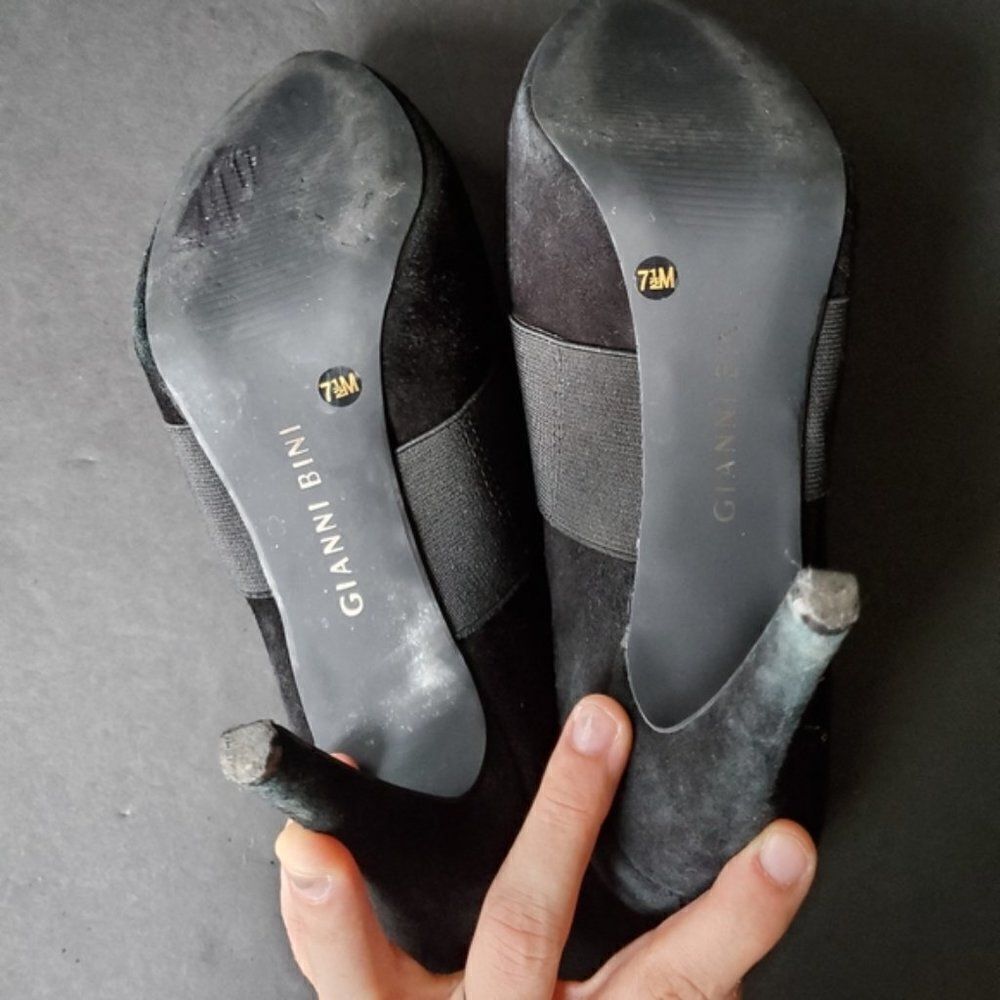 Gianni Bini Black Suede Pumps - Picture 8 of 9